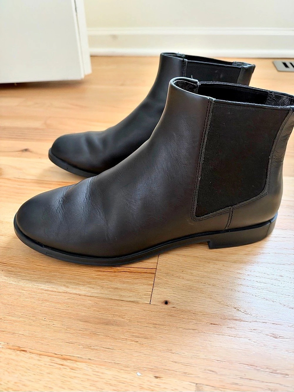 CAMPER Women’s Iman Black Leather Chelsea Boots EU41/US Women’s 10